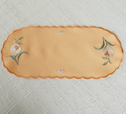 Deckchen 14 x 30 cm, oval, weiße Krokusse auf terra Grundstoff